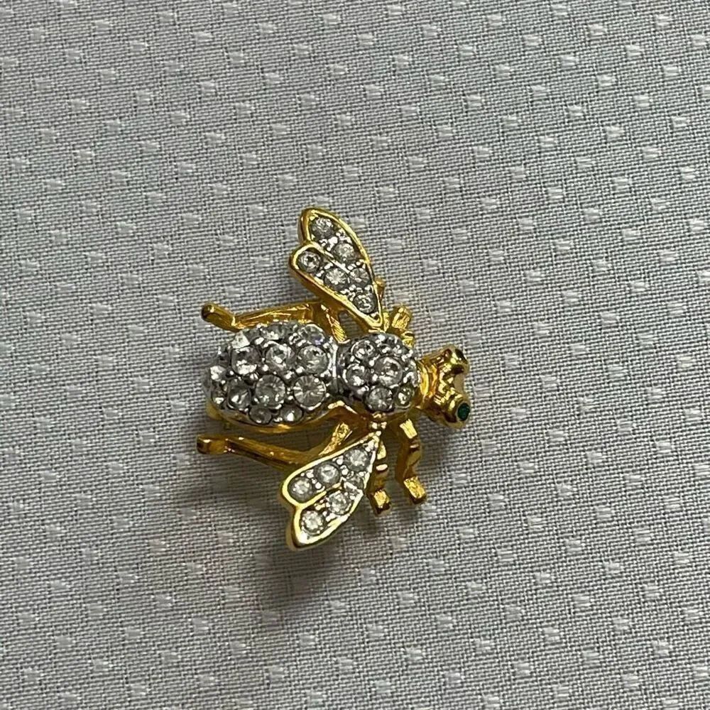 JOAN RIVERS Bee Clear Crystals Faux Emerald Eyes Goldtone Pin Brooch